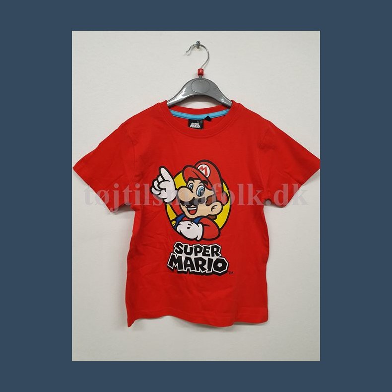 Super Mario T-shirt.